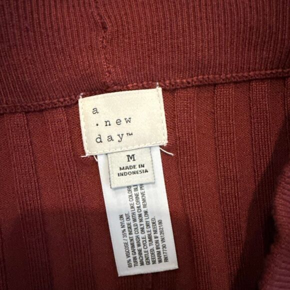 A New Day burgundy knit accordion pleat midi skirt size M - Picture 3 of 8